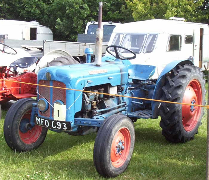 Fordson Dexta 957E Tractor 1960