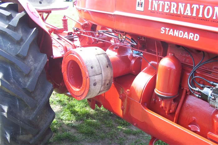 International Farmall W6 Standard Tractor Detail 2
